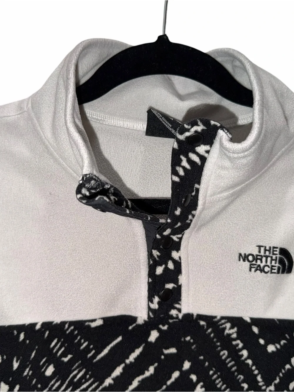 The North Face Youth Black & White Patterned Quarter Buttoned Fleece Pullover